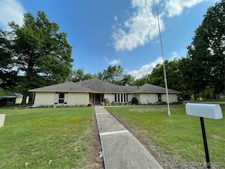 1414 Bell Creek Dr, Cushing, OK 74023
