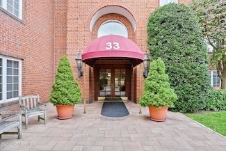 33 W Putnam Ave Unit 1B, Greenwich, CT 06830