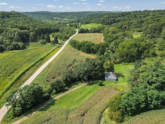 17176 Berry Hill Dr, Richland Center, WI 53581