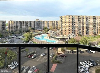 8360 Greensboro Dr Unit 919, McLean, VA 22102
