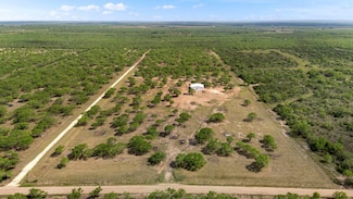 527 County Road 334, Charlotte, TX 78011