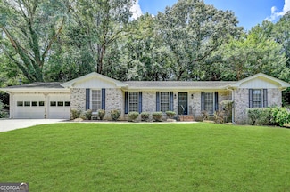 537 Rollingwood Dr, Stone Mountain, GA 30087