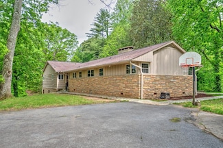 241 Boulevard St, Murphy, NC 28906