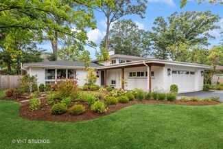 1232 Blackthorn Ln, Deerfield, IL 60015