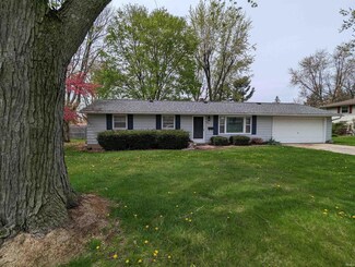 105 S Dewey St, Auburn, IN 46706