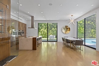 15241 Greenleaf St, Sherman Oaks, CA 91403