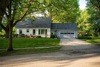 214 Hartford Dr, Hudson, OH 44236
