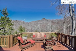 672 Tyneloch Dr, Banner Elk, NC 28604