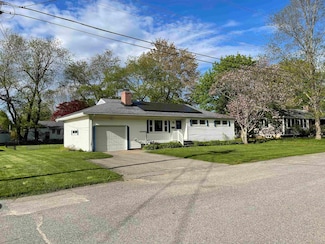 9 Homestead Cir, Hampton, NH 03842