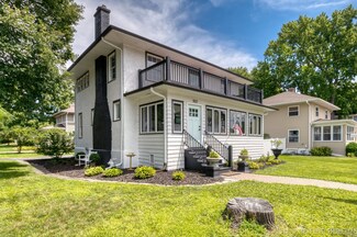 1021 W State St, Geneva, IL 60134