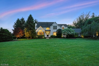 2 Wakefield Dr, Hackettstown, NJ 07840