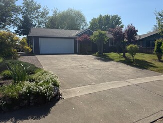 3033 Connell Ave, Medford, OR 97501