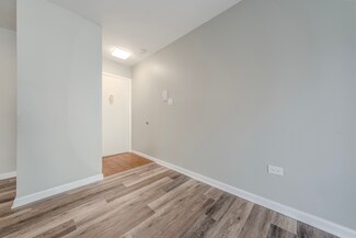 685 Grove Dr Unit 203, Buffalo Grove, IL 60089