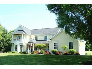 29 Friends Ln, Honeoye Falls, NY 14472