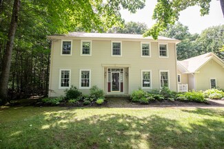 1005 Buck Hill Dr, Veazie, ME 04401