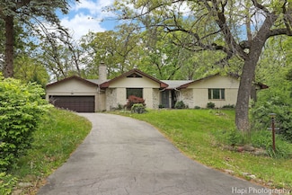 535 Holly Lynn Dr, Cary, IL 60013