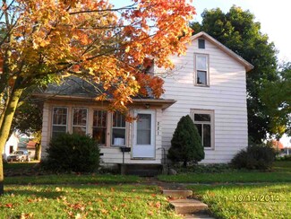 221 W Whitley St, Churubusco, IN 46723