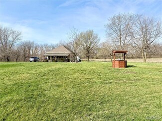 911 Williamson Ave, Staunton, IL 62088