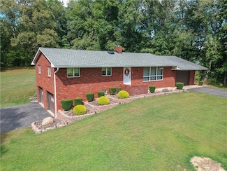 2749 Frew Mill Rd, New Castle, PA 16101