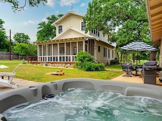 44 Segner Rd, Fredericksburg, TX 78624