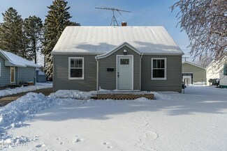 517 W 7th St, Crookston, MN 56716