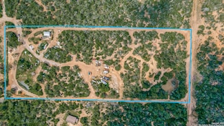 1062 County Road 122, Floresville, TX 78114