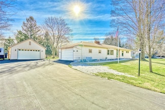 286 Burnett Rd, Webster, NY 14580