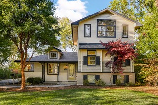133 Springwood Dr, Naperville, IL 60540