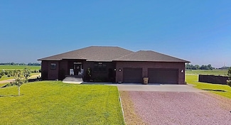 510 Meadowlark Dr, Saint Libory, NE 68872