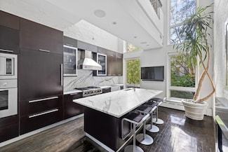 262 W 25th St, New York, NY 10001