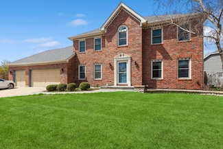 1636 Canyon Run Rd, Naperville, IL 60565
