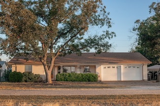 302 N Shore Dr, Brady, TX 76825