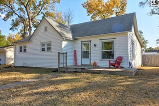 213 W Ruth St, Moundridge, KS 67107