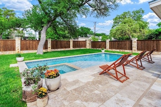 2210 Meadowbrook Dr, Austin, TX 78703