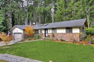 21 E Boundary Rd, Grapeview, WA 98546