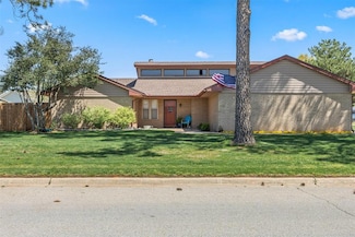 1 Misty Glenn Dr, Chickasha, OK 73018