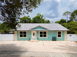 165 4th St, Naples, FL 34113