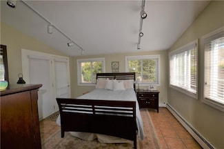 42 Alexander Mcgregor Rd, Pawtucket, RI 02861