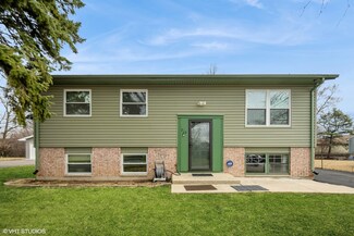 210 Pacific Dr, Bolingbrook, IL 60440