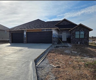 959 S Silverwood Ln, Nixa, MO 65714