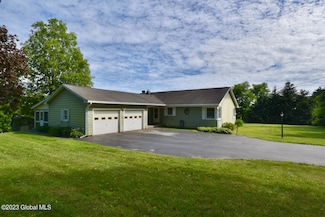 127 George Thompson Rd, Mechanicville, NY 12118