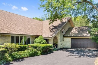 5N430 Fence Rail Ct, Saint Charles, IL 60175