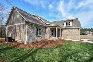 1202 Louise Ln, Albemarle, NC 28001