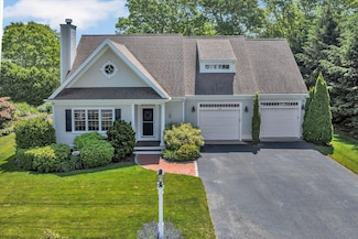 80 Schooner Ln, Hyannis, MA 02601