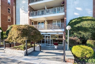 110 Brooklyn Ave Unit 4L, Freeport, NY 11520