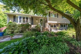 10 Falcon Place, Halesite, NY 11743