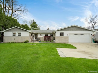 9311 Whipple Shores Dr, Clarkston, MI 48348