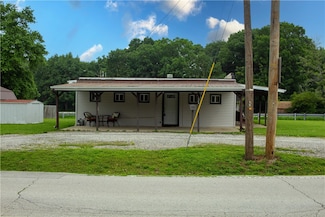 1302 W Pershing Rd, Decatur, IL 62526
