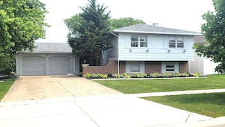 1360 Devonshire Ln, Hoffman Estates, IL 60169
