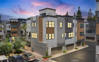 710 S Grable Cir, Orange, CA 92868